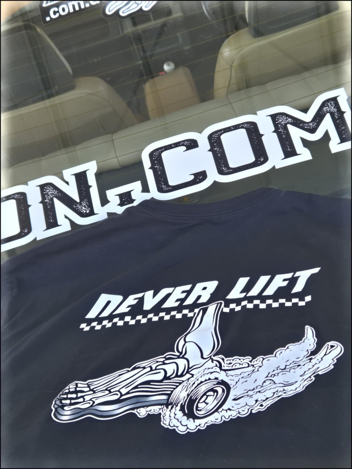 NEVER LIFT Tee